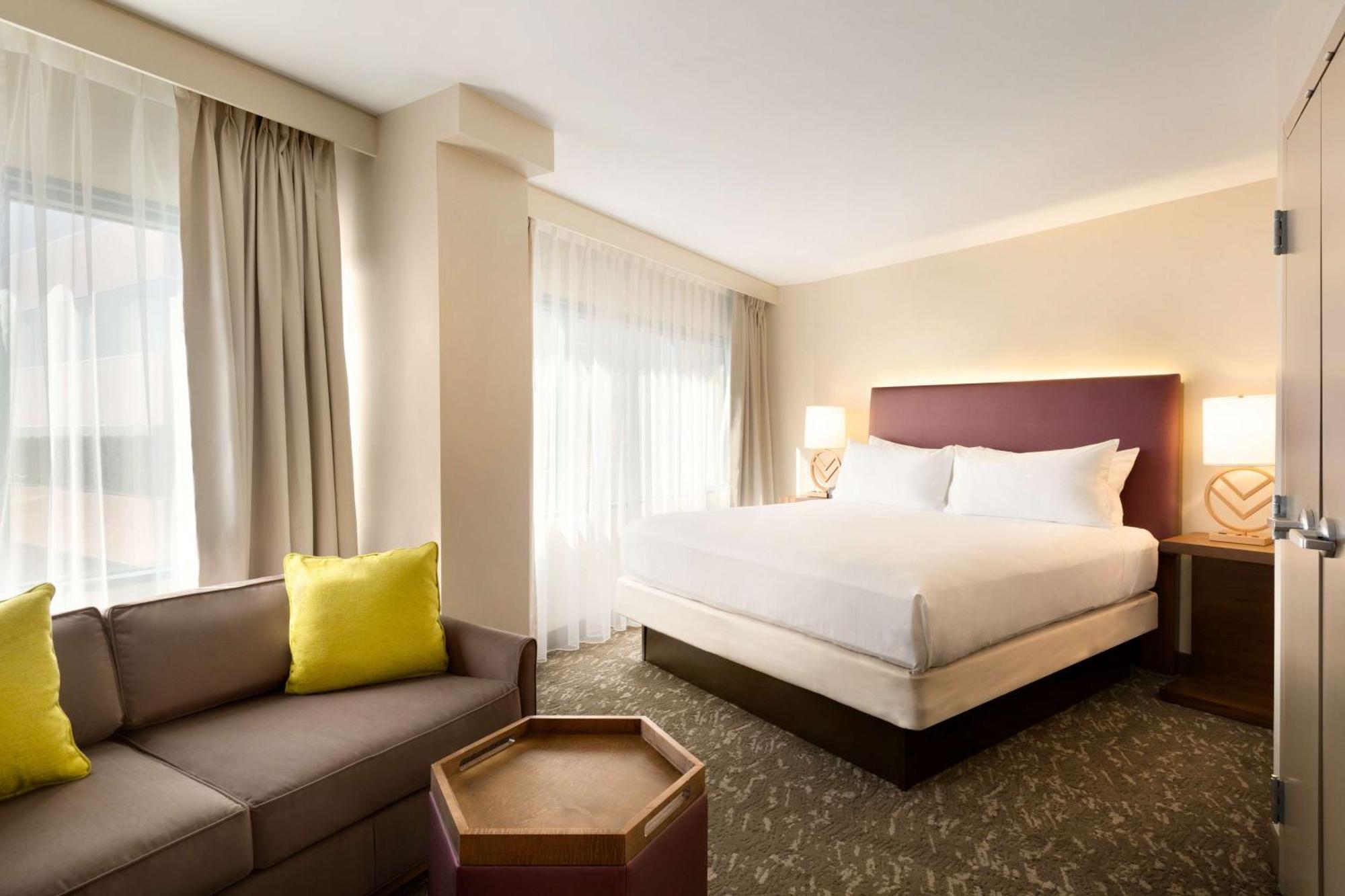 King Room,1552141708:JPEG